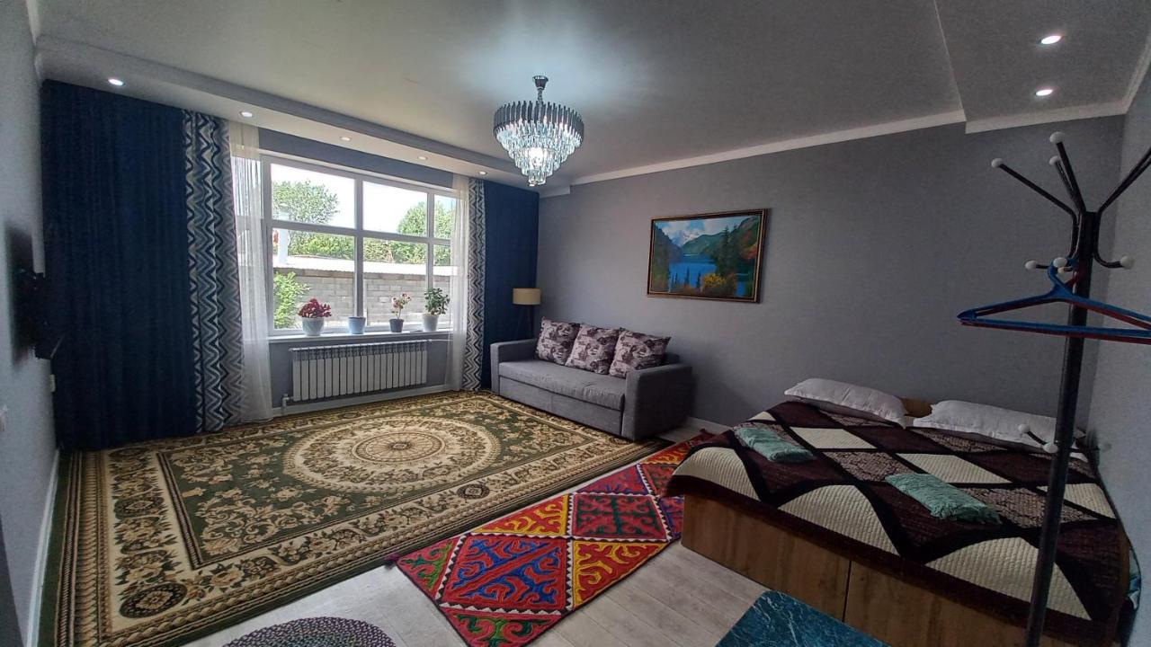 Guest House B&B Kochkor Bagian luar foto