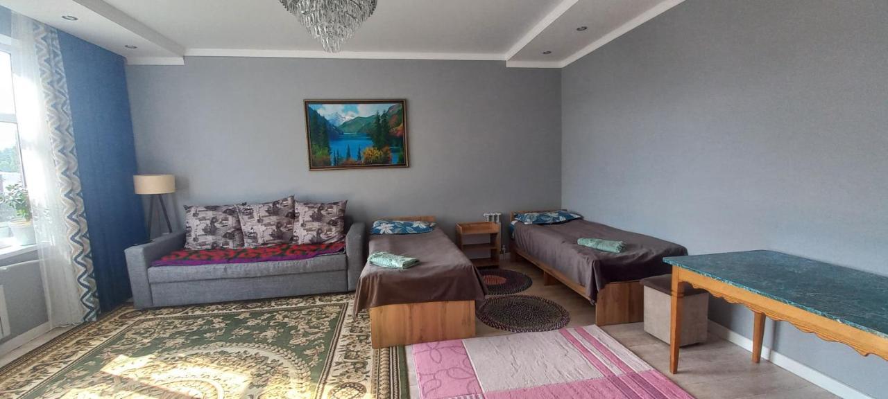 Guest House B&B Kochkor Bagian luar foto